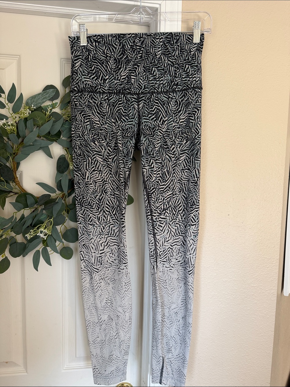 Lululemon wunder under leggings 28”